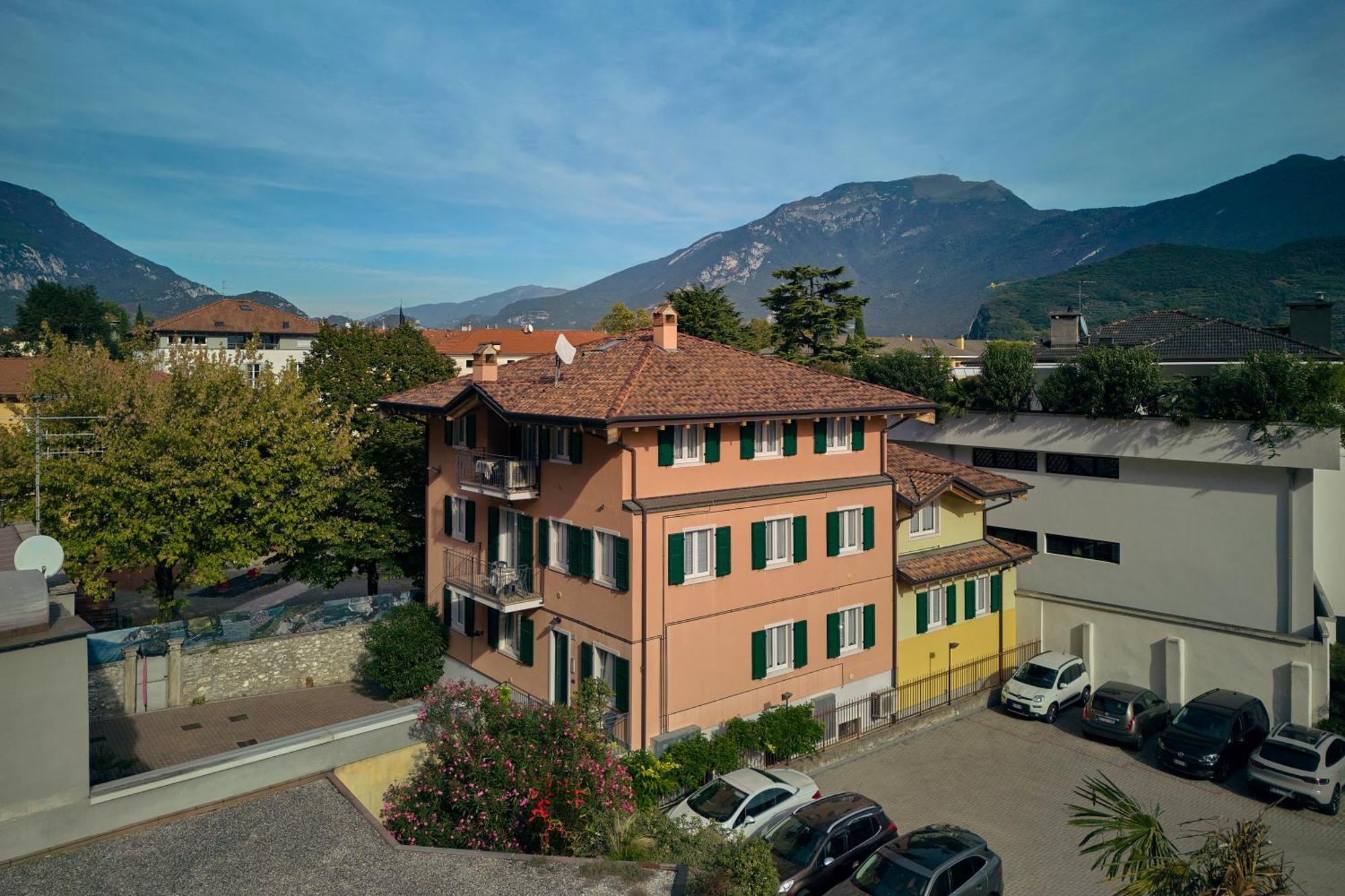 Bella Villa Apartments Riva del Garda Exterior photo